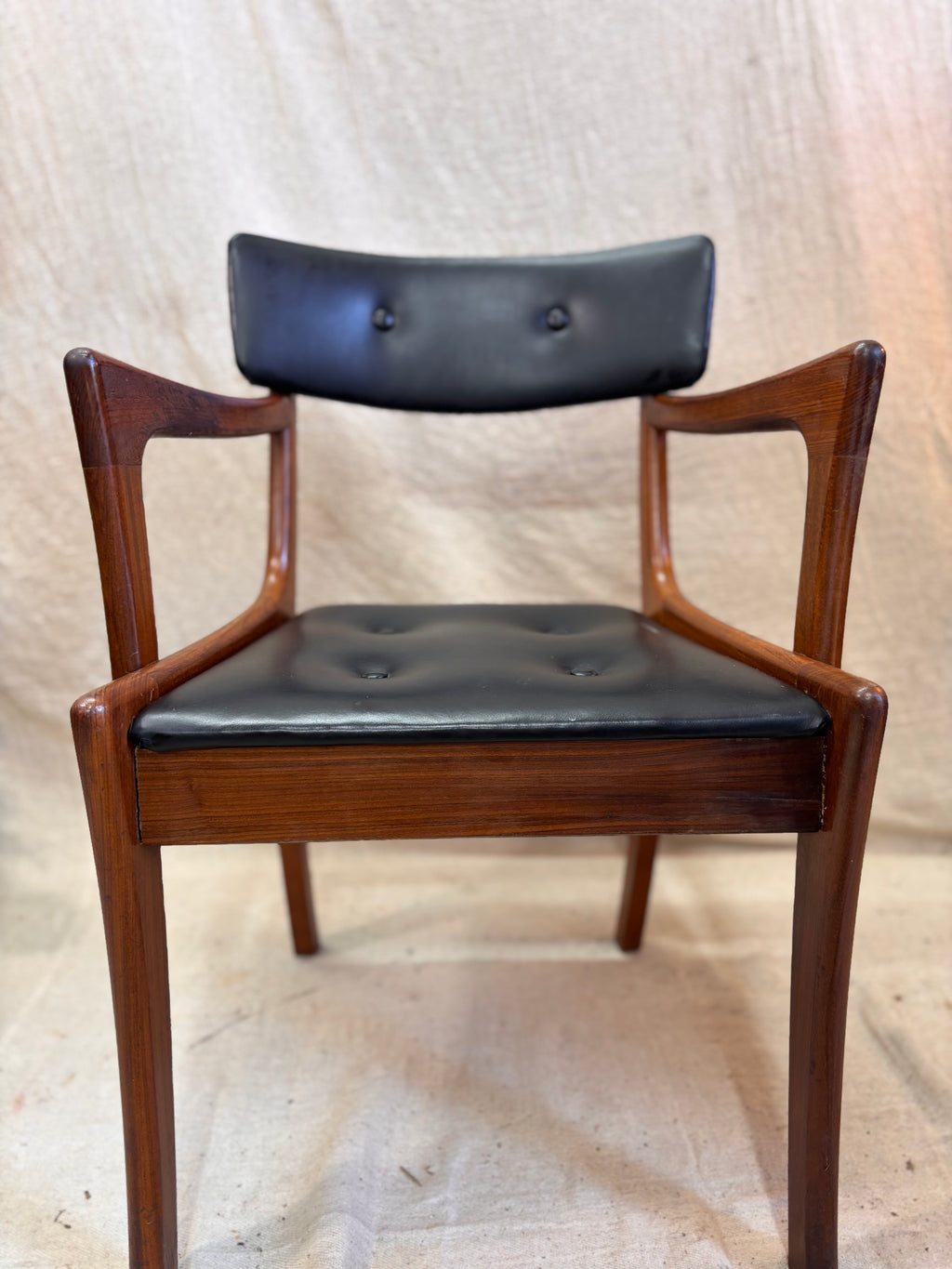 G Plan teak dining suite complete with an oval table and 6 sculptural chairs