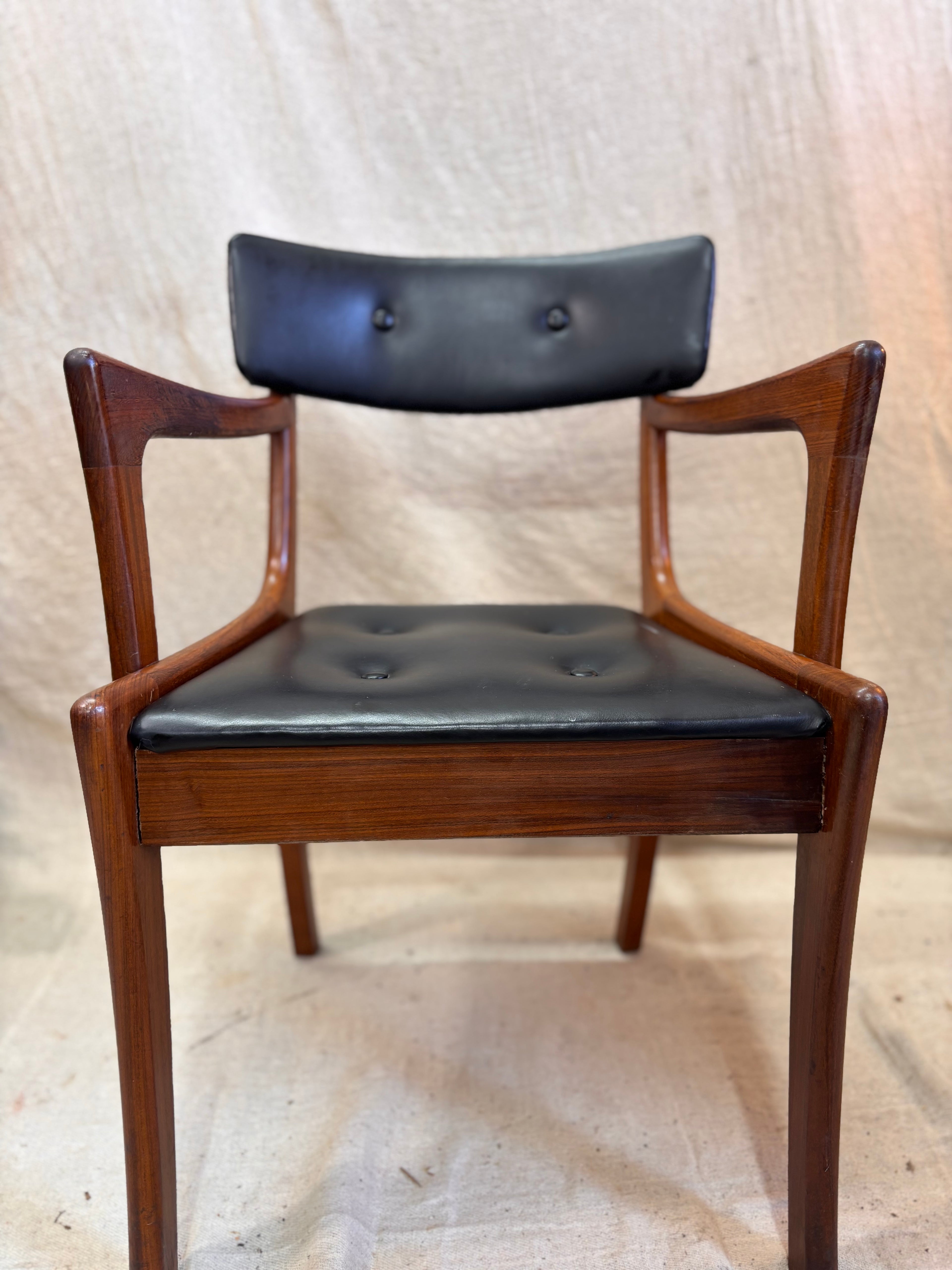 G Plan teak dining suite complete with an oval table and 6 sculptural chairs