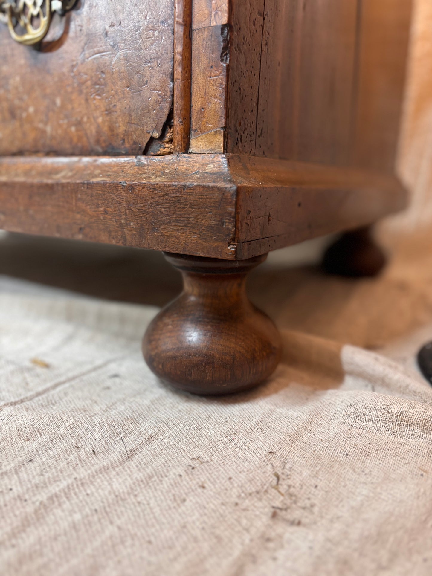 18th C Walnut Chest of Drawers