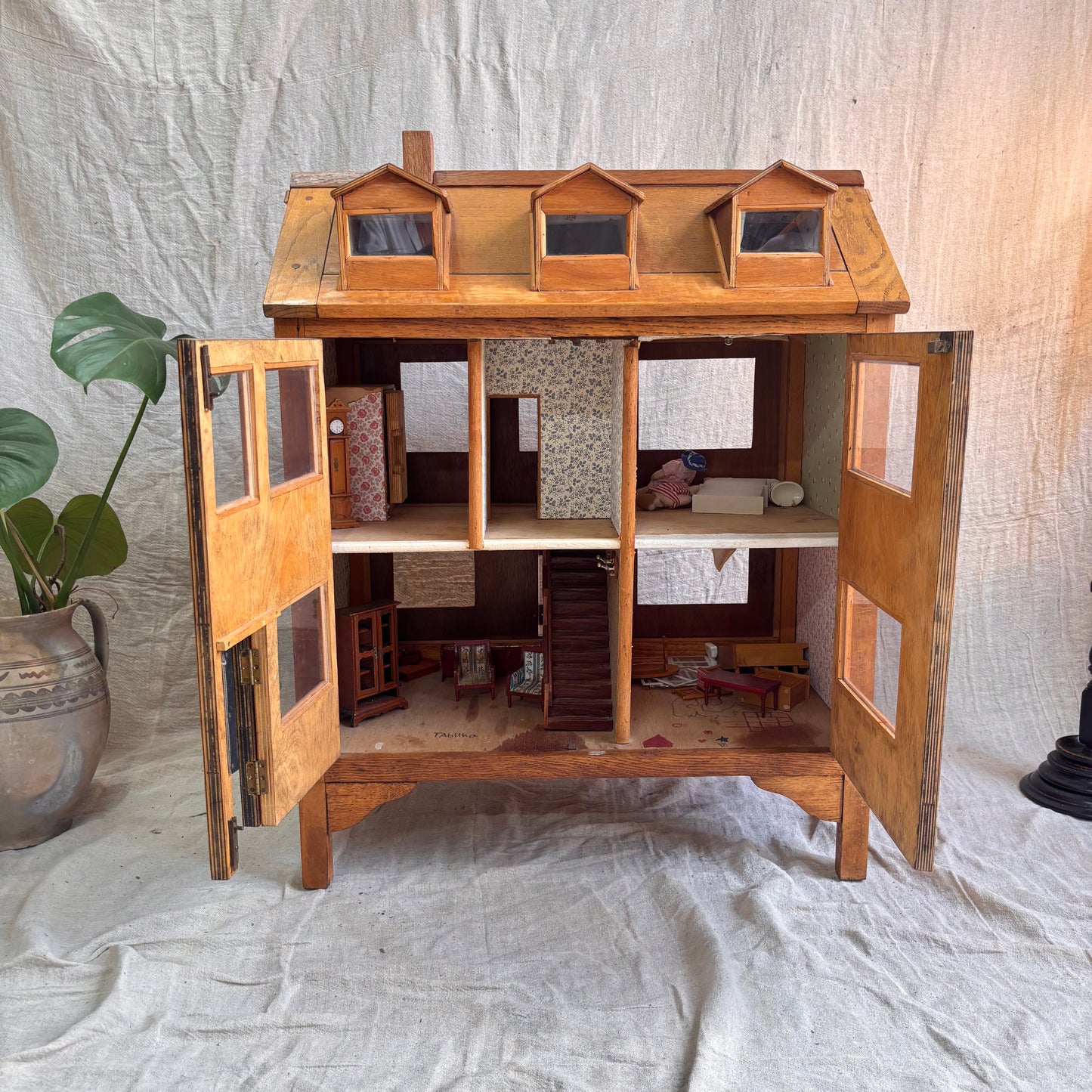 Vintage Dolls House