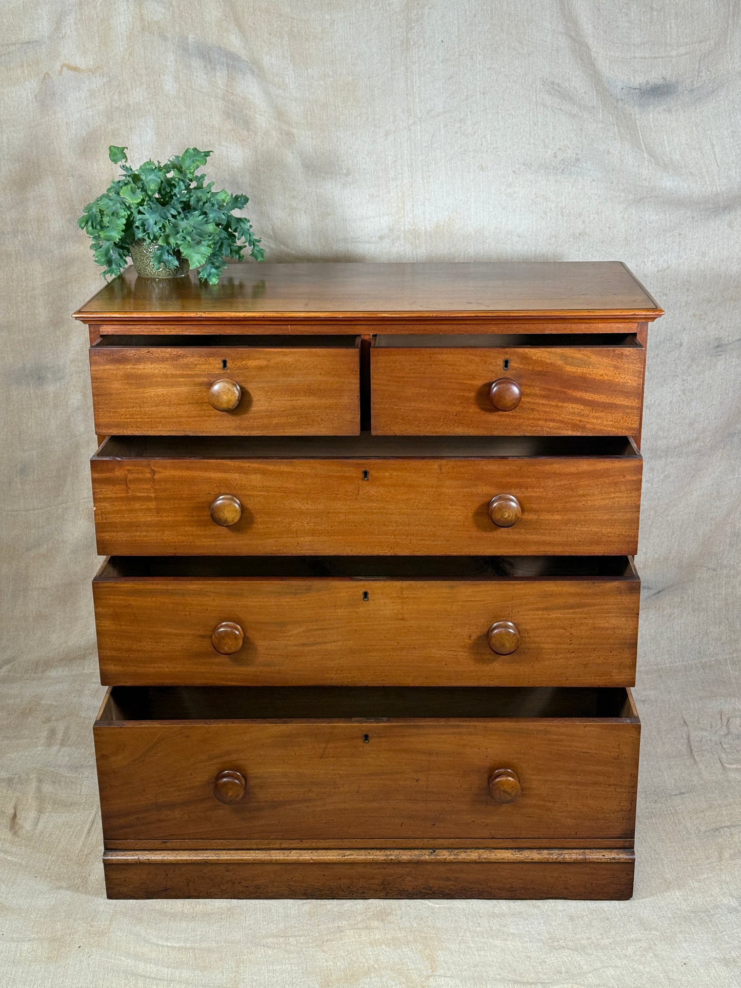 Victorian Chest of Drawers