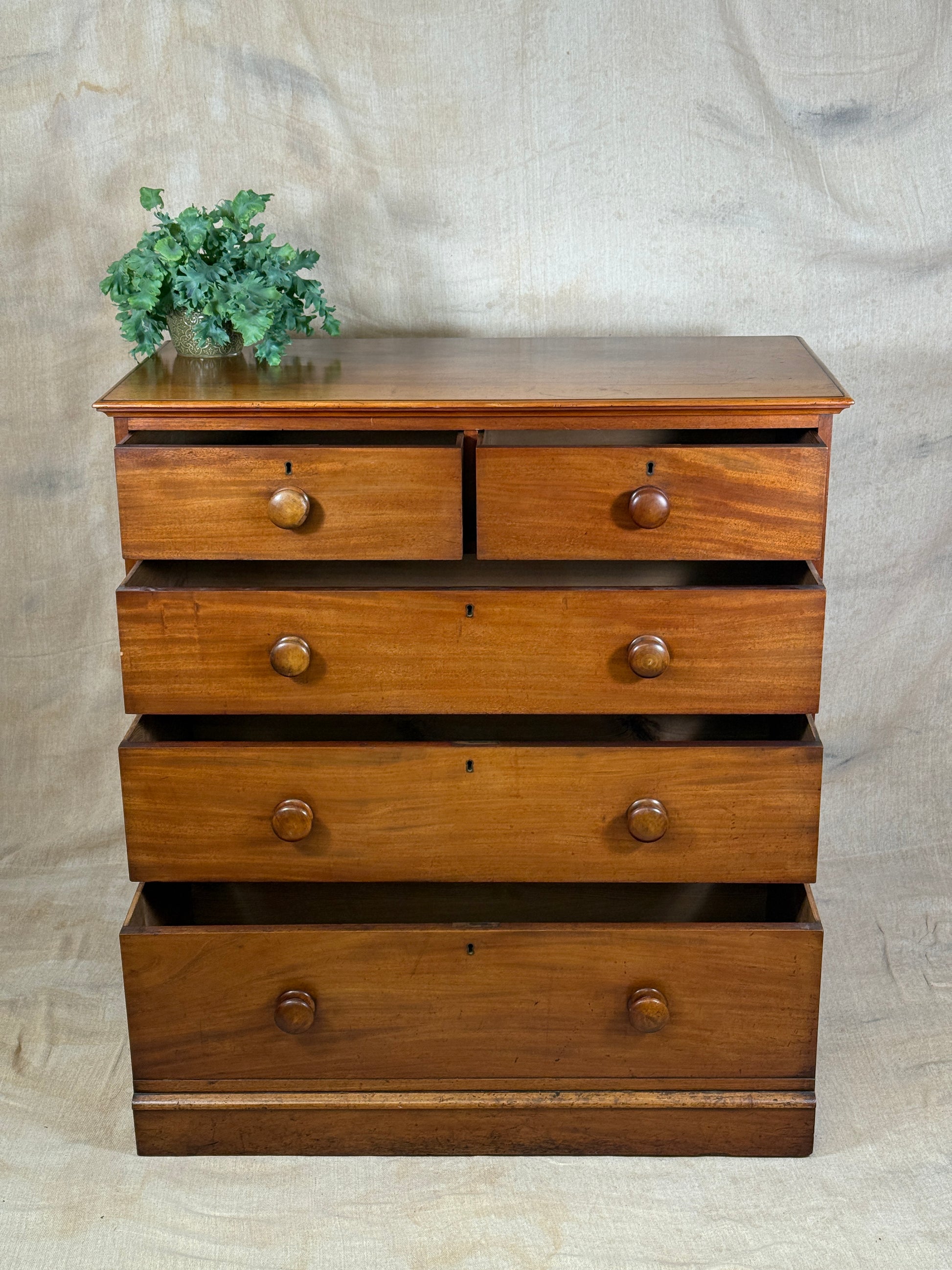 Victorian Chest of Drawers