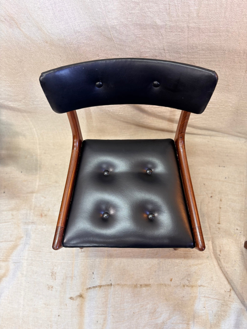 G Plan teak dining suite complete with an oval table and 6 sculptural chairs