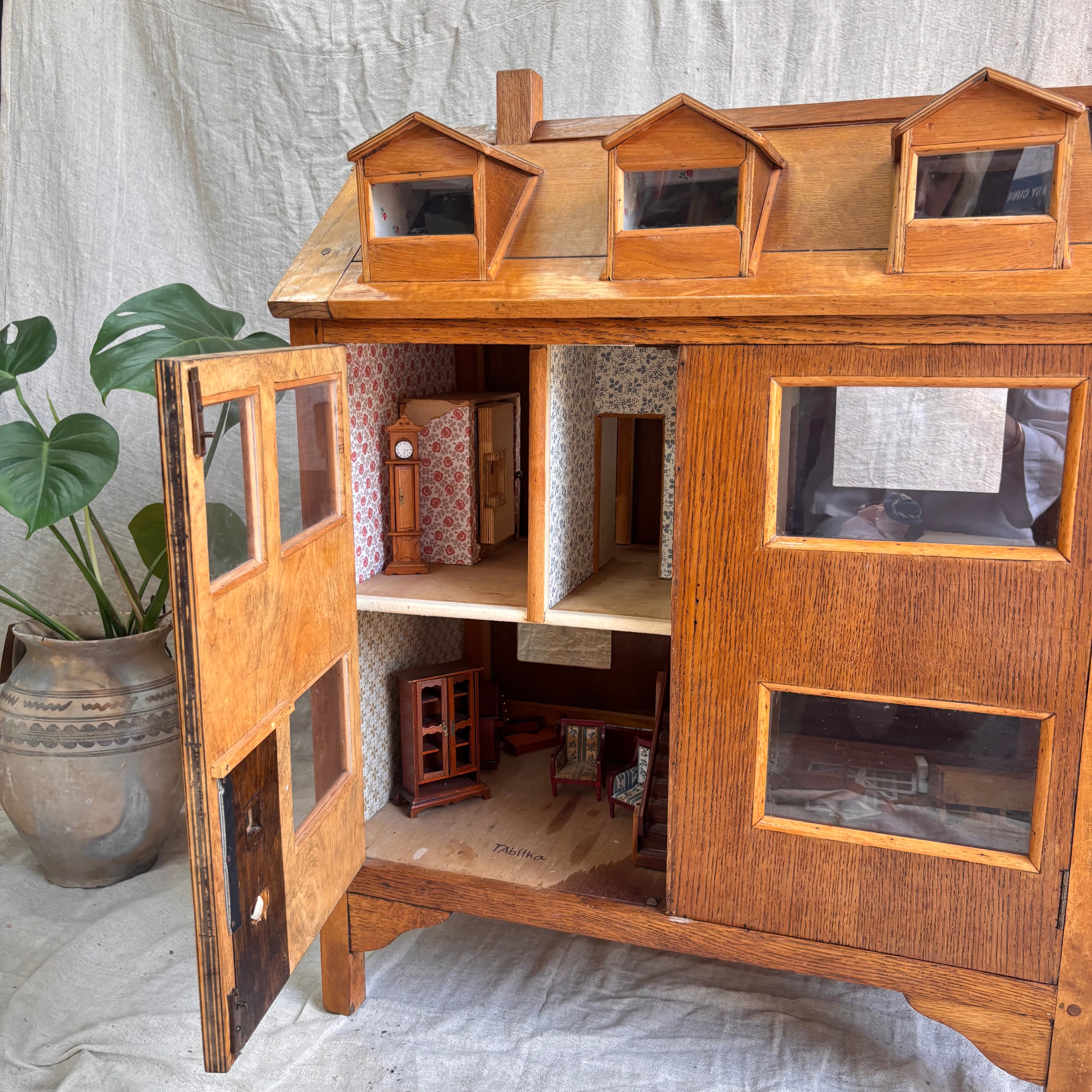 Vintage Dolls House